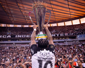 Memphis encosta Corinthians na parede