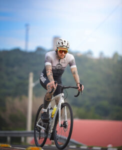 Esporte, arte e saúde: como Gustavo Teixeira transformou a dor em movimento