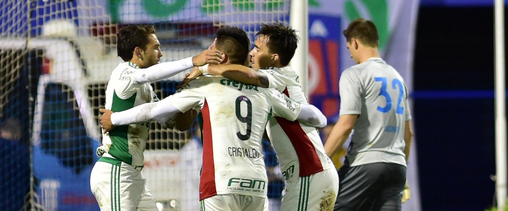 Gabriel Jesus, jogador do Palmeiras, comemora seu gol durante partida contra o Avaí, válida pela trigésima primeira rodada do Campeonato Brasileiro 2015.