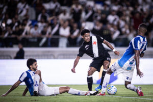 Comissão de Arbitragem da CBF reconhece erro do VAR