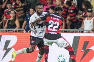 Flamengo X Vitória: três lances para expulsão