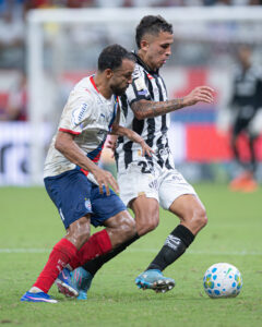 Jogo entre Bahia e Santos tem pênalti inexistente