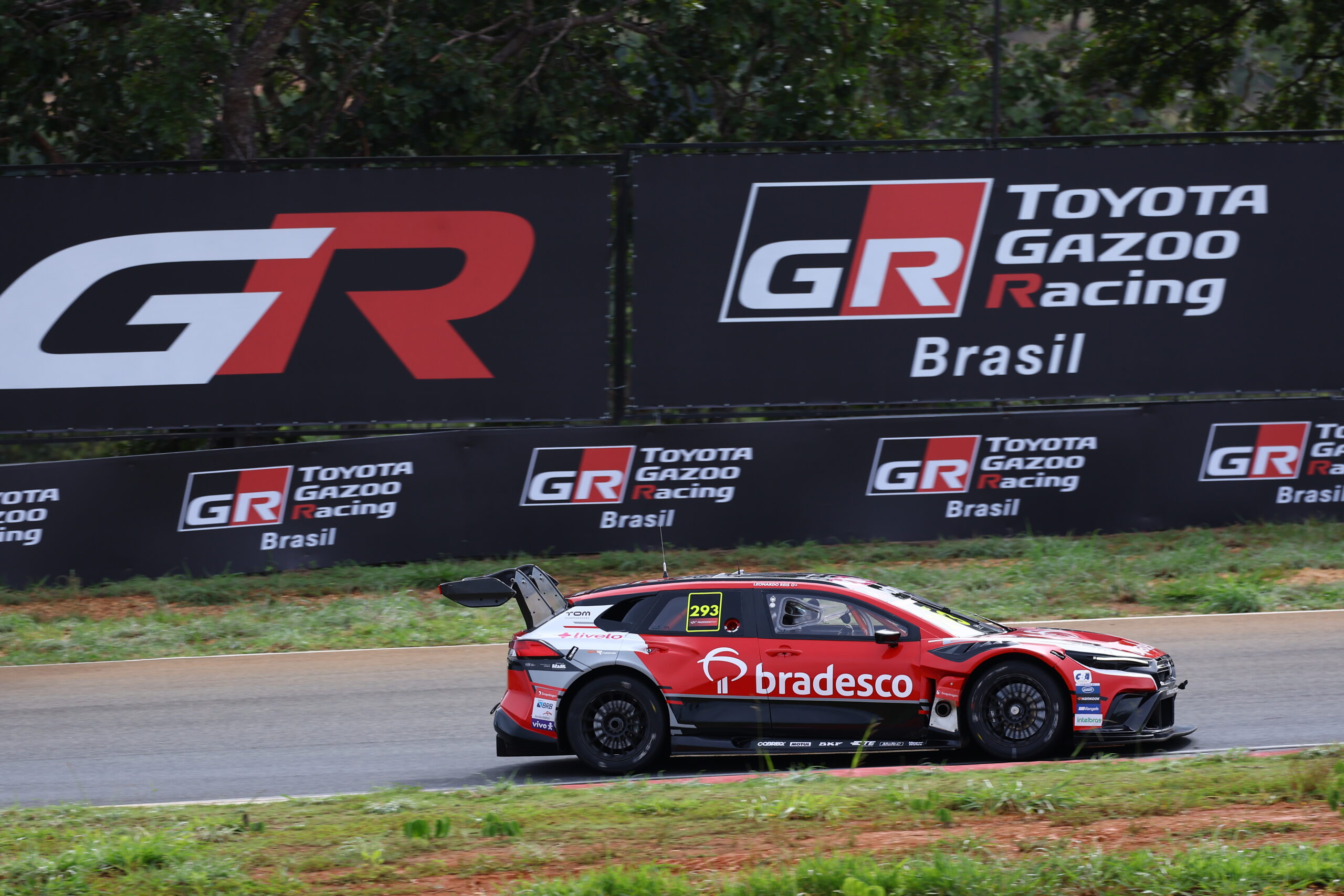 TOYOTA GAZOO Racing fecha abertura da Stock Car com vitória no sábado e estreias positivas