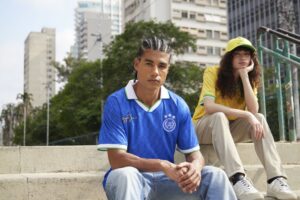 Marca Senna lança coleção inspirada na conexão histórica entre Ayrton Senna e a Seleção Brasileira