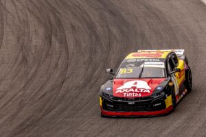 Gabriel Casagrande vence estágio de etapa em Cuiabá e mantém vice-liderança da NASCAR Brasil