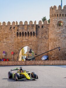 Rafael Câmara vence em Baku e consolida liderança da Fórmula 2