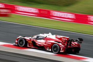 TOYOTA RACING vence em Fuji com Buemi, Hartley e Hirakawa e lidera WEC entre pilotos e construtores