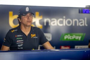 Cacá Bueno aprova rendimento do carro após quarto lugar em treino da NASCAR Brasil no oval em Curvelo