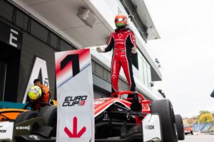 Heitor Dallagnol conquista vitórias na Hungria e segue na disputa do título rookie na Eurocup3