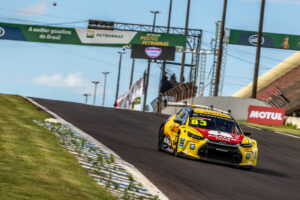 Stock Car: Gabriel Casagrande brilha em Cascavel e vence de ponta a ponta corrida principal da décima etapa