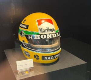 Experiência VIP em Interlagos: Senna Club exibe troféus de sete vitórias de Ayrton Senna em 1988
