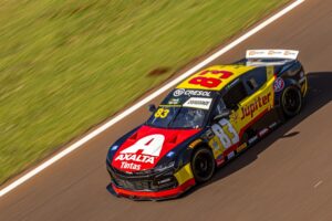 Líder da NASCAR Brasil, Gabriel Casagrande chega embalado por conquistas em Interlagos