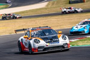 Matheus Ferreira conquista pódios nos dois maiores campeonatos da Porsche pelo mundo