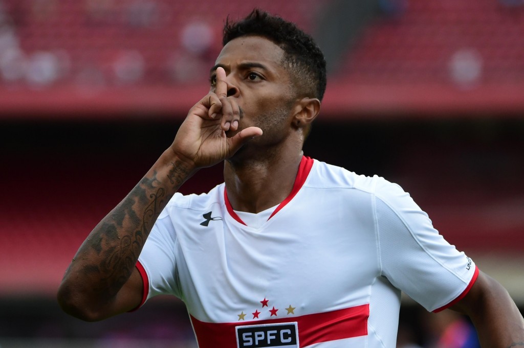 Michel Bastos comemora seu gol. Foto: Djalma Vassão/Gazeta Press