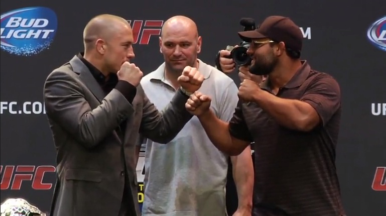 St.Pierre e Hendricks se encaram em coletiva - Reprodução Youtube