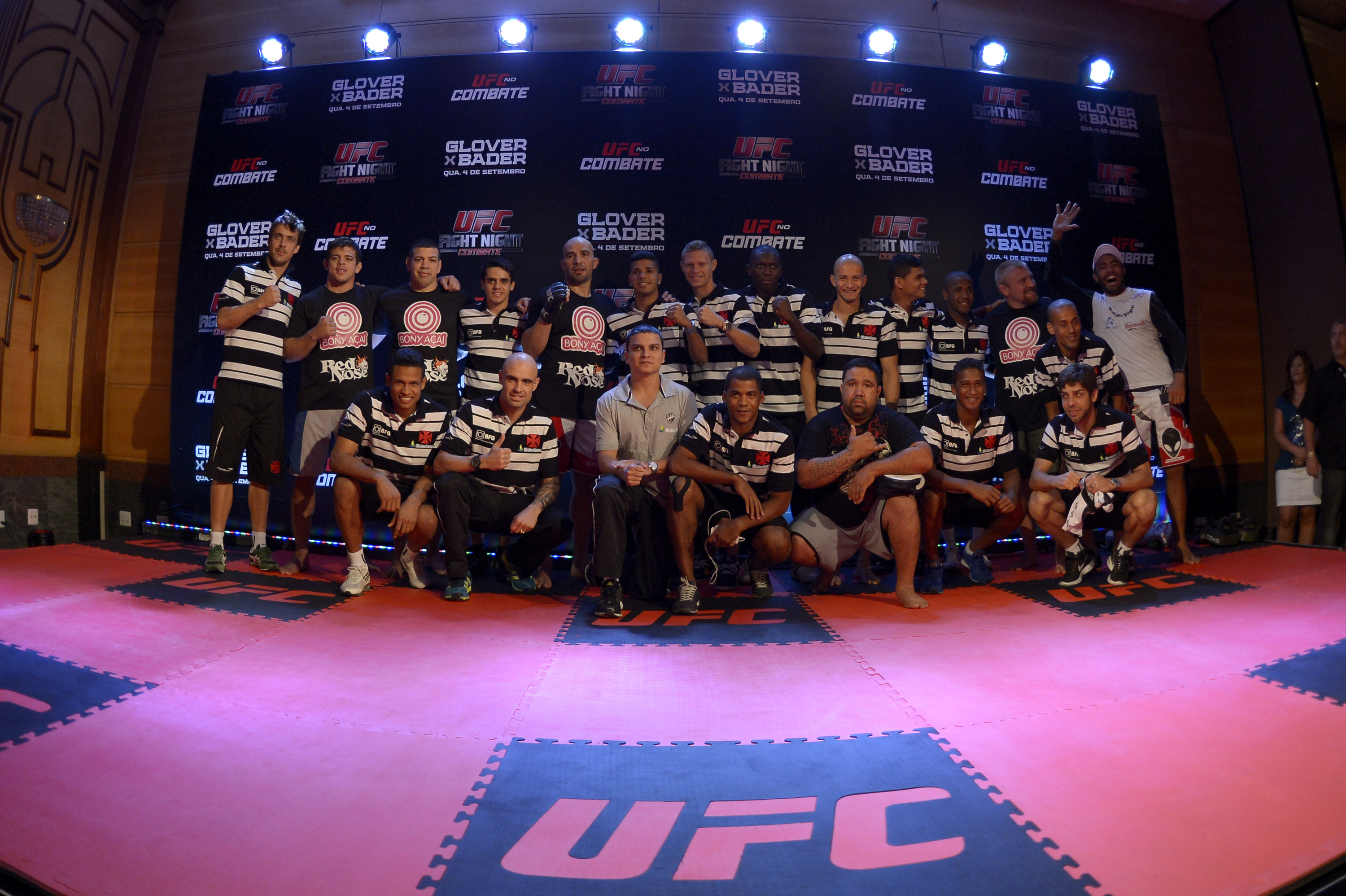 Clube que está na cidade aproveita oportunidade para tietar astros do UFC - Alexandre Loureiro/Inovafoto