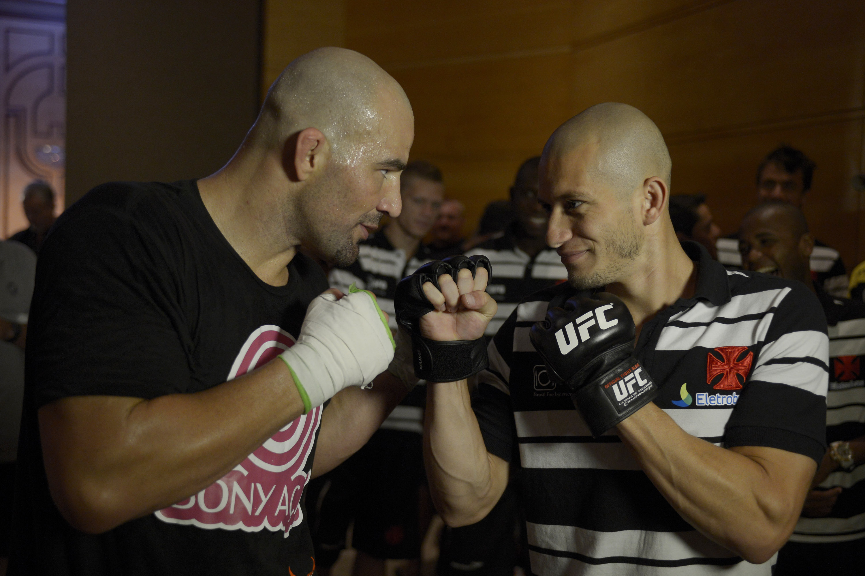 Jogador Rui encara Glover Teixeira - Alexandre Loureiro/Inovafoto