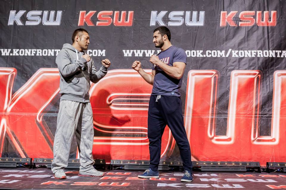 Khalidov (direita) enfrenta novo desafio no KSW em dezembro contra experiente japonês - Divulgação KSW