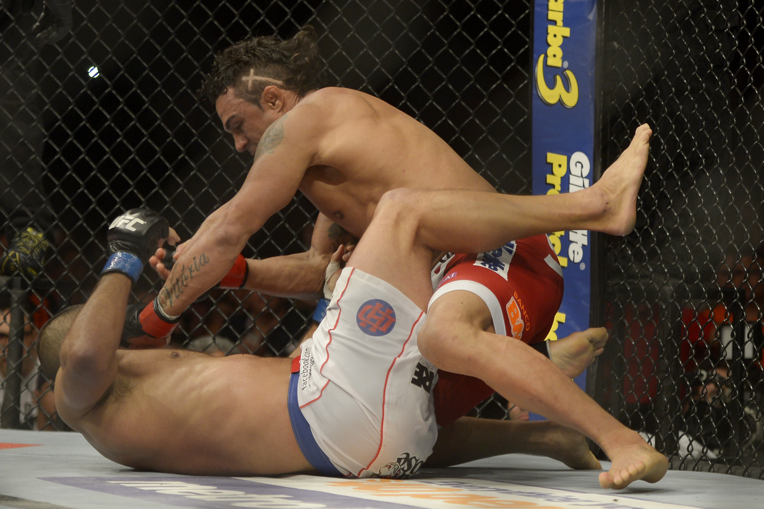 Com performance espetacular, Vitor atropela Henderson no primeiro round em Goiânia - Alexandre Loureiro/Inovafoto