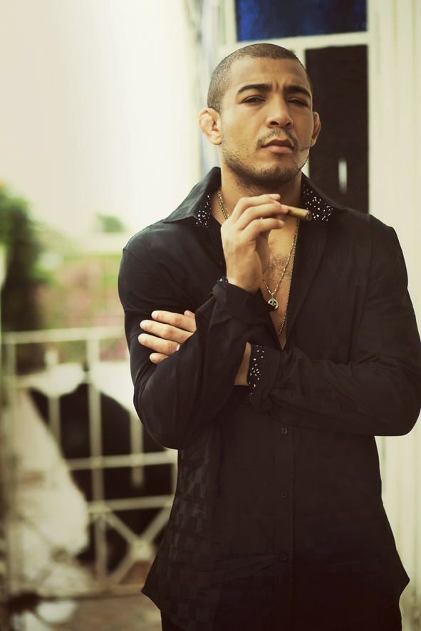 Campeão do UFC muda totalmente de estilo e encarna "apelido" - Divulgação José Aldo Junior/Revista Sexy/Edu Monteiro