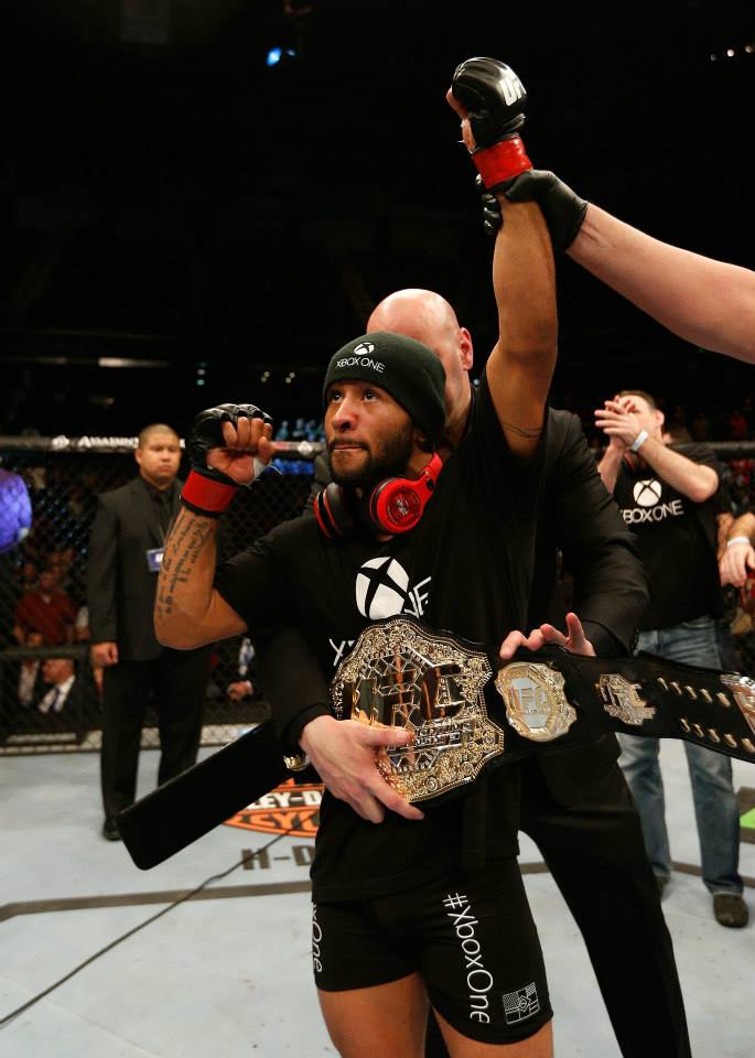 Demetrious Johnson mantém cinturão com grande nocaute - Divulgação UFC/Josh Hedges