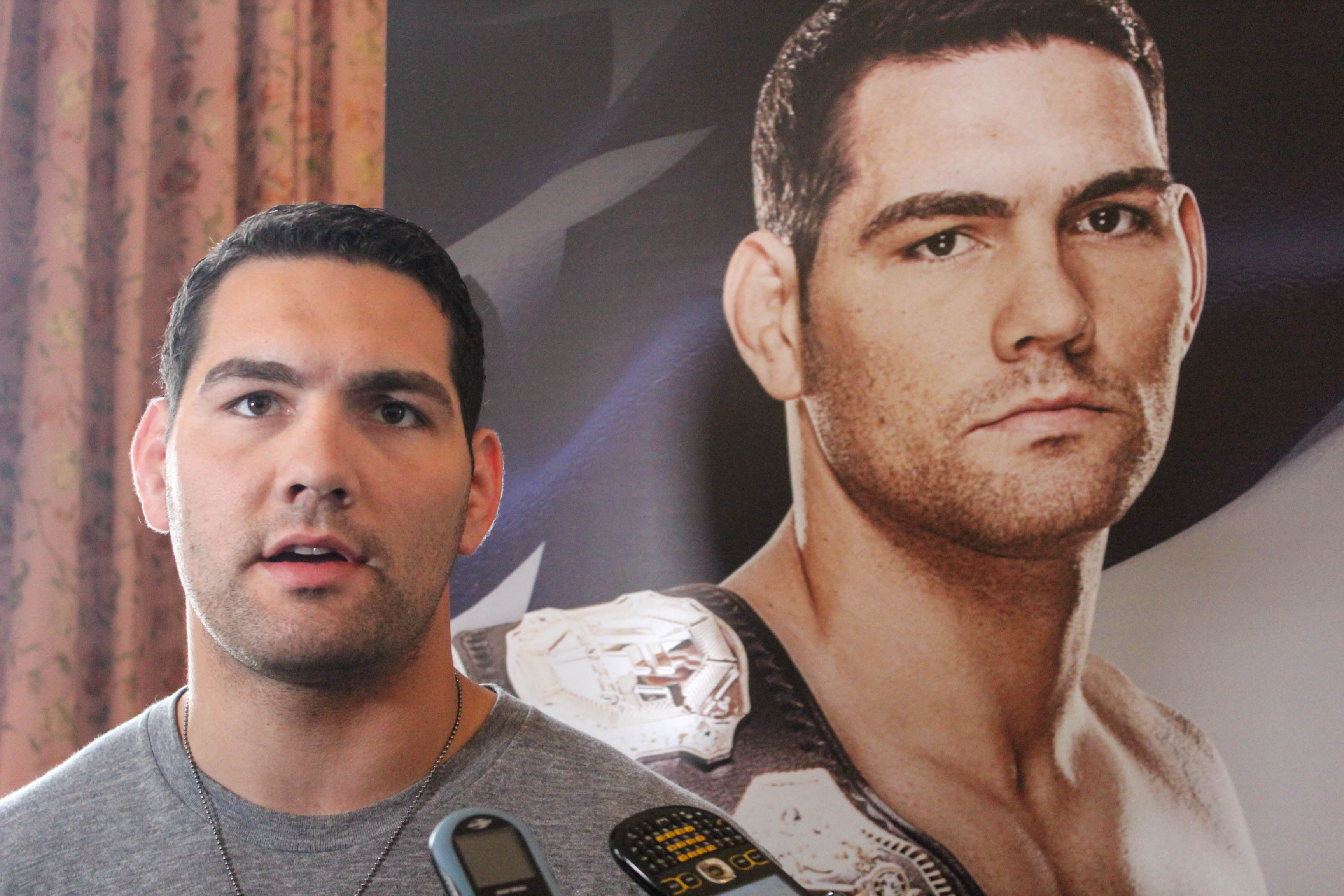 Chris Weidman quer surpreender mais uma vez Anderson em pé - Ana Carolina/Gazeta Press