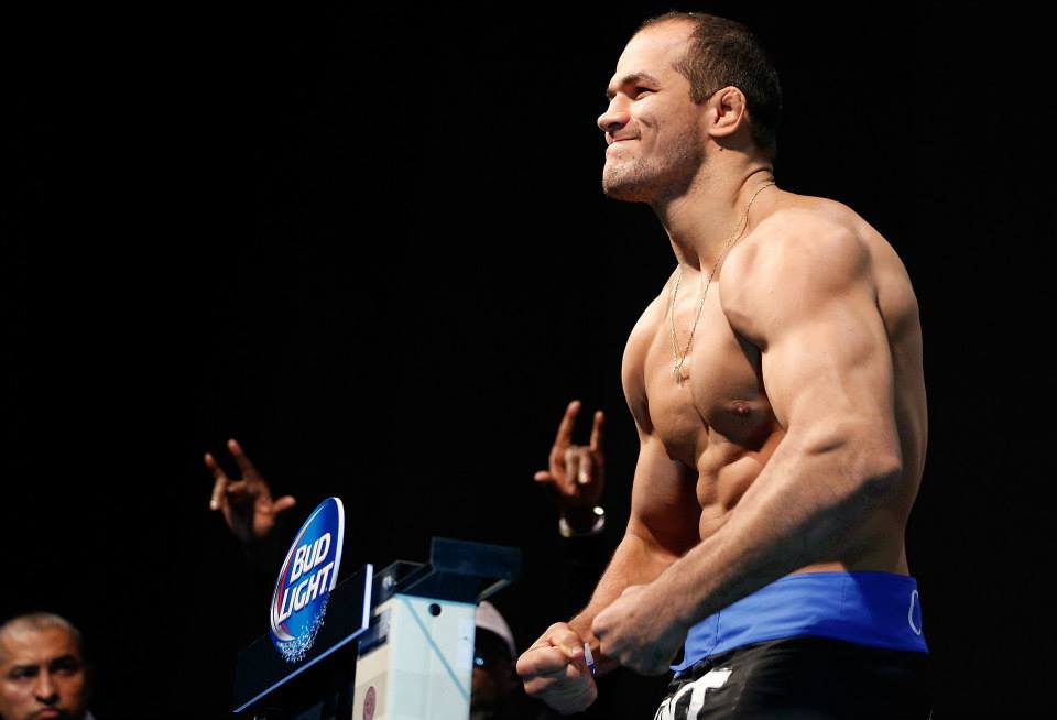 Júnior Cigano já está treinando pensando em retorno - Divulgação UFC/Josh Hedges
