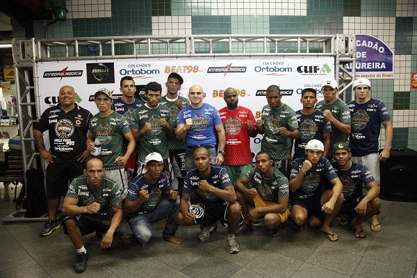 Lutadores participam de edição em Comunidade Carioca - Divulgação Jungle Fight