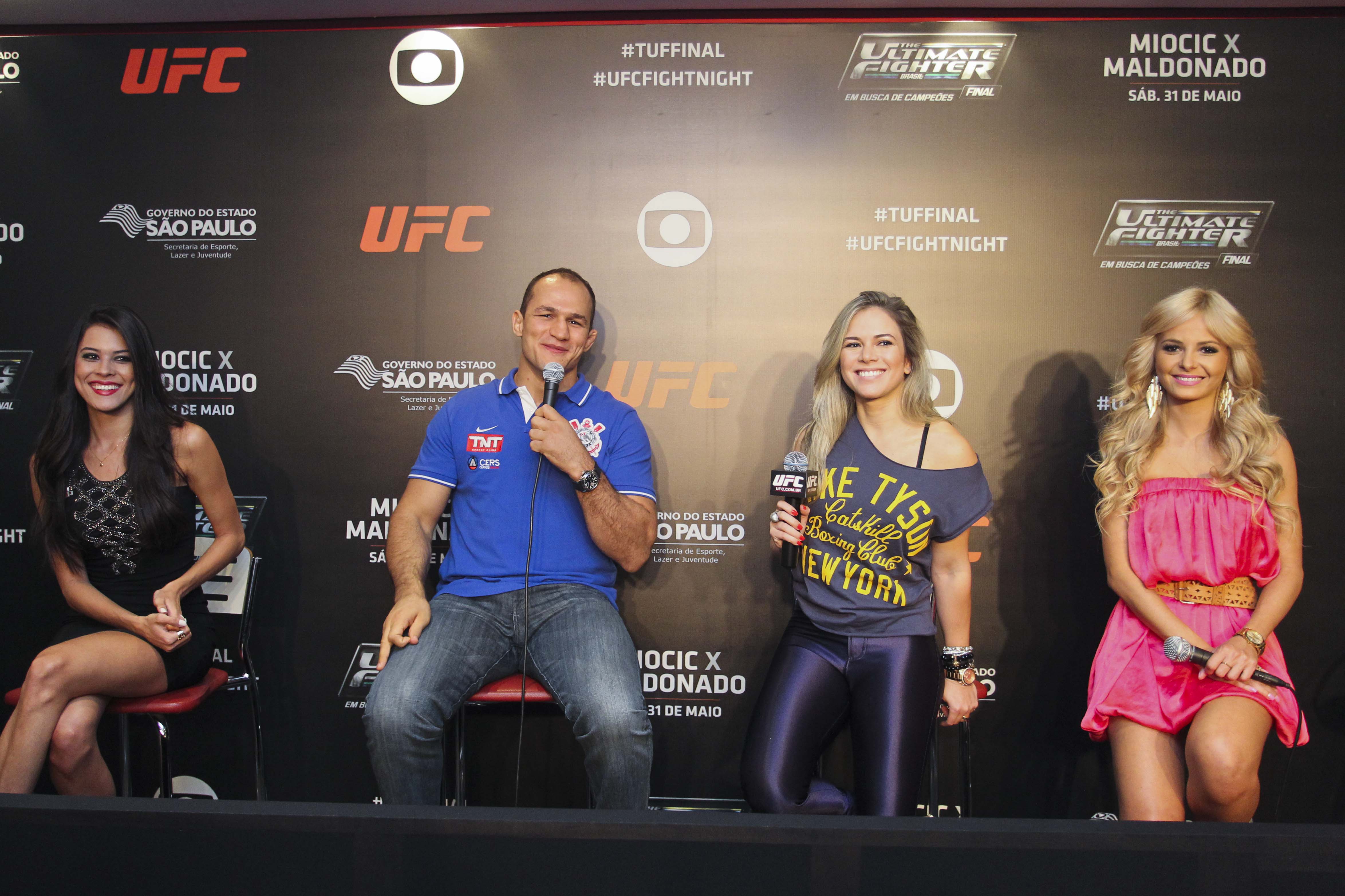 Lutador, Octagon Girls e Repórter do UFC participam de evento em São Paulo - William Lucas/Inovafoto