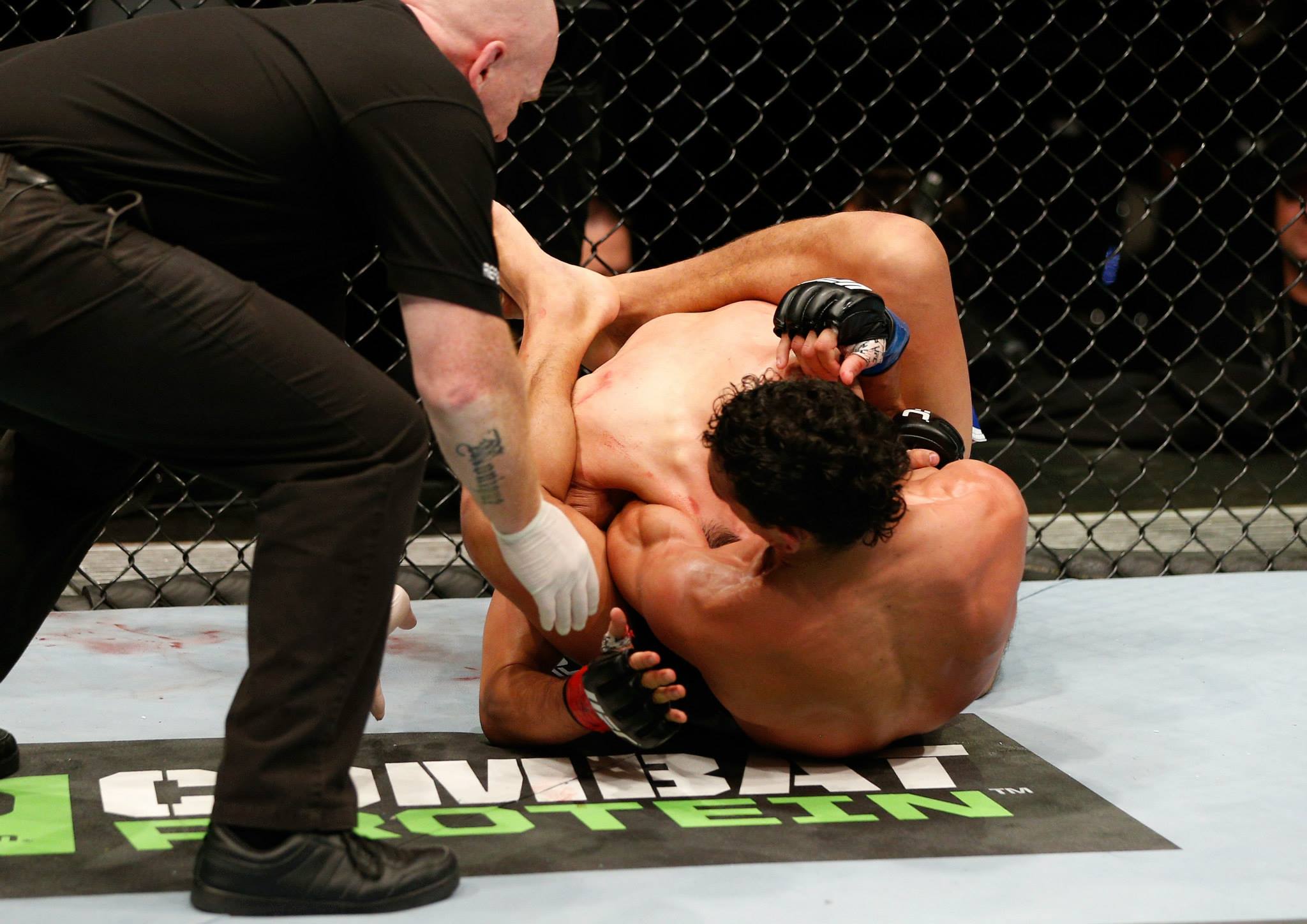 Charles dá show e finaliza japonês que nunca tinha sido finalizado antes - Divulgação UFC
