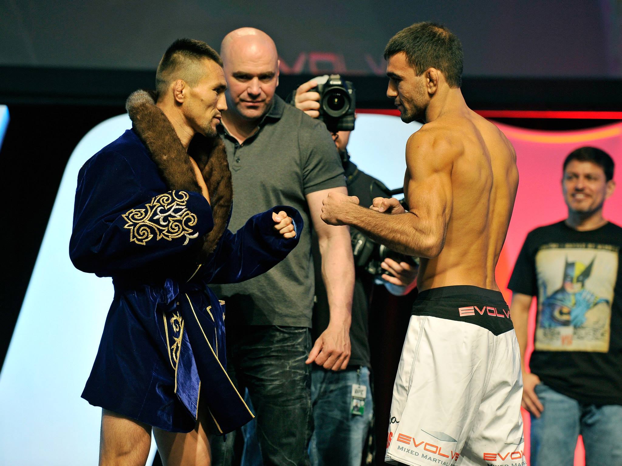 Leandro Brodinho (Direita) enfrenta chinês em edição - Divulgação UFC/Josh Hedges