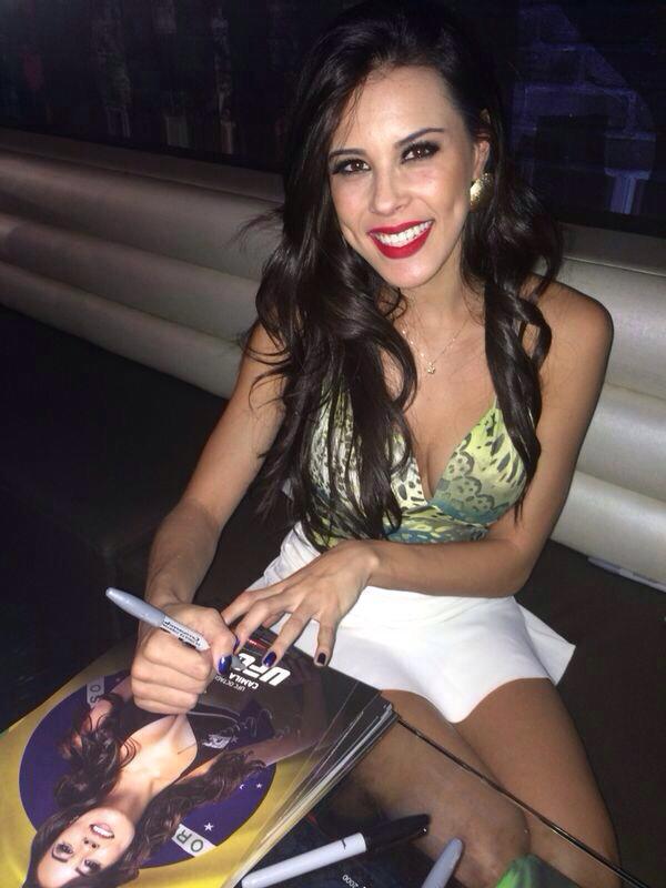 Camila dá autógrafos para fãs nos Estados Unidos - Arquivo Pessoal