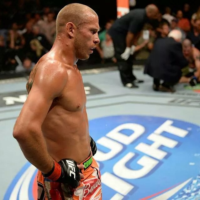 Cerrone vence mais uma no UFC - Divulgação UFC/Josh Hedges