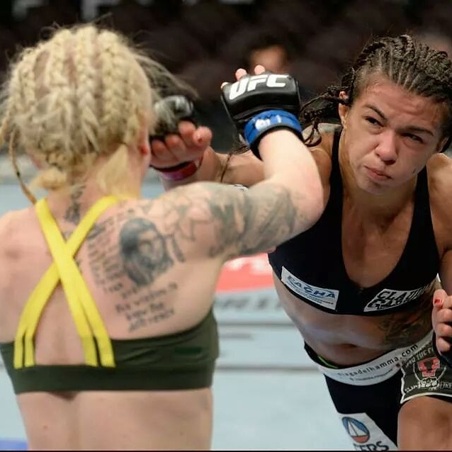 Cláudia Gadelha faz história com vitória - Divulgação UFC/Josh Hedges
