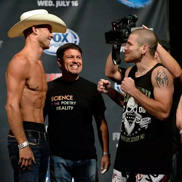 Donald Cerrone (esquerda) enfrenta Jim Miller em luta principal do UFC - Divulgação UFC/Josh Hedges