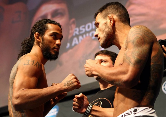 Benson Henderson e Rafael dos Anjos fazem duelo importante no UFC - Divulgação UFC/Josh Hedges