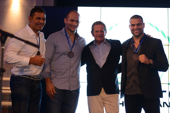 Lutadores com Ingo Hoffmann - Divulgação/Fernanda Freixosa