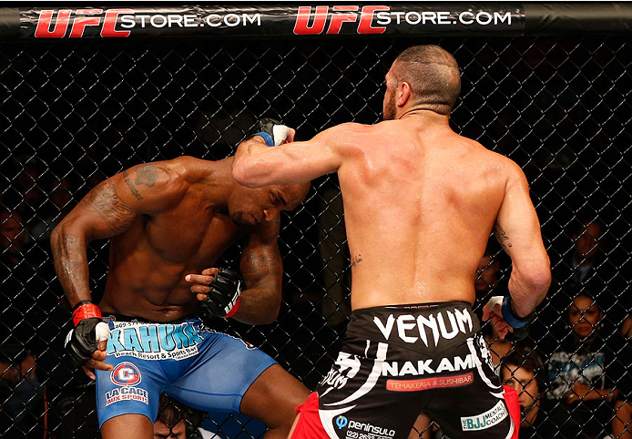 Thales surpreendeu a todos com grande nocaute - Divulgação UFC/Josh Hedges