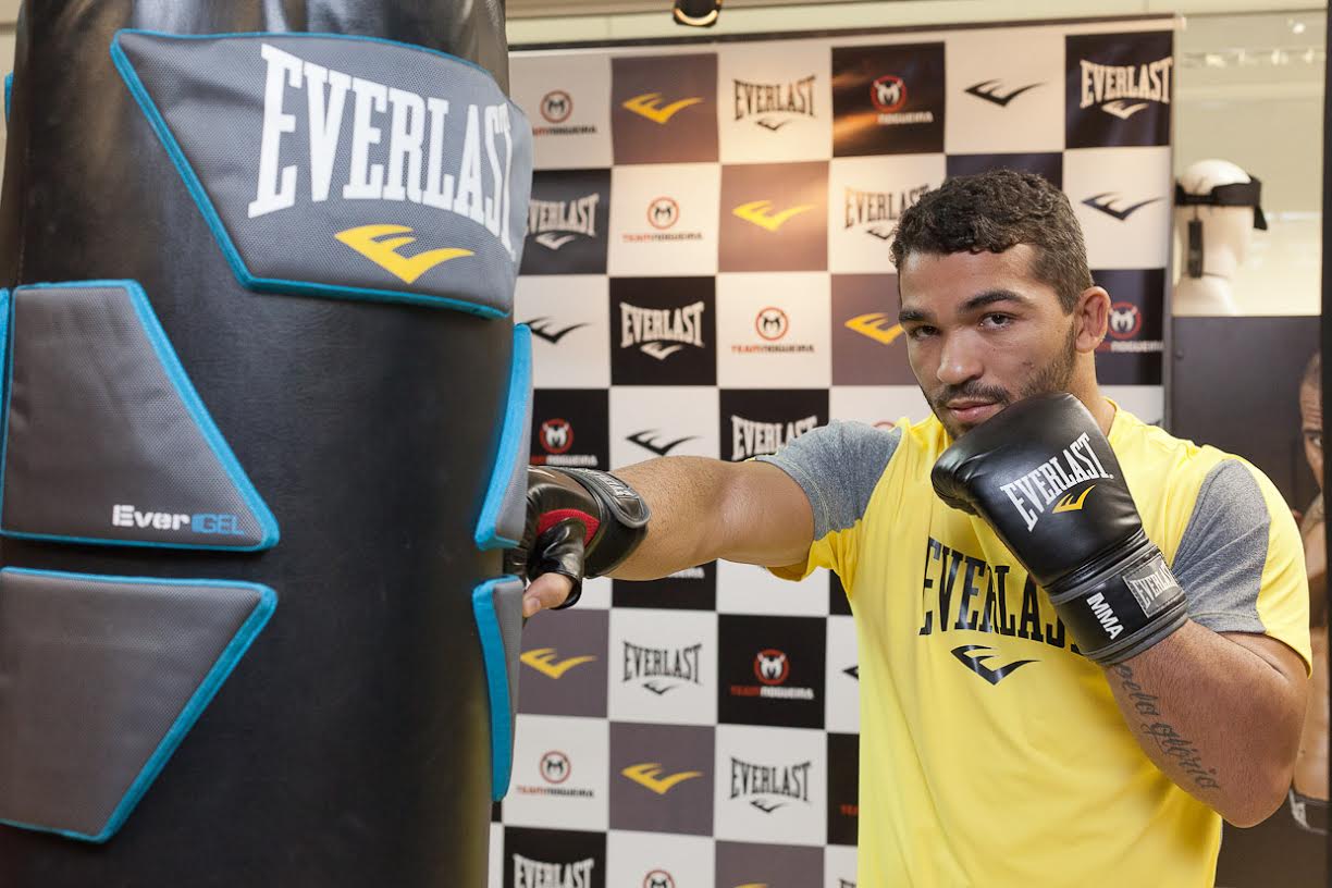 Lutador brasileiro quer responder americano dentro do cage - Divulgação Everlast
