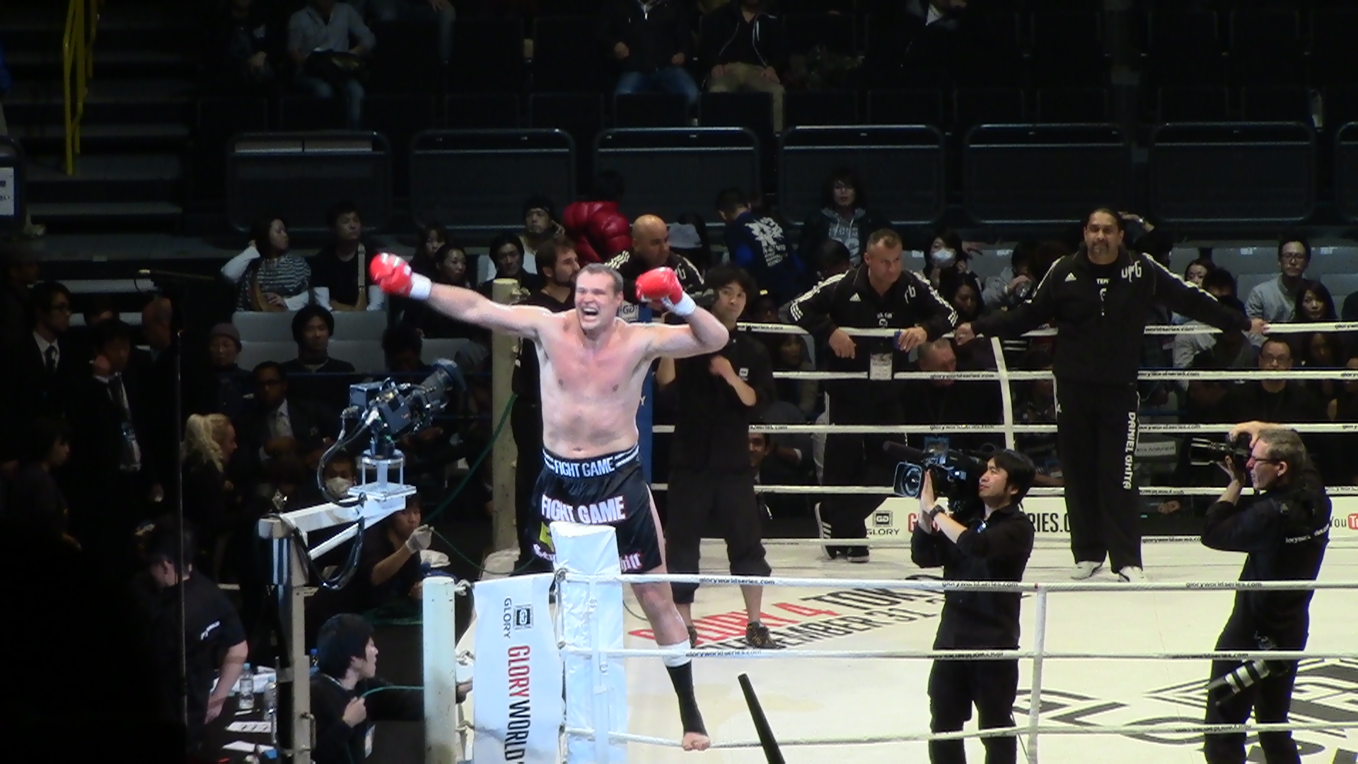Maior campeão peso pesado de kickboxing faz seminário no Brasil - Bruno Massami