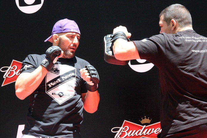 Glover treinando com Pedro Rizzo - Ana Carolina/Gazeta Press