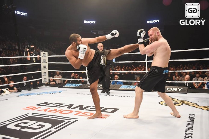 Anderson Braddock faz grande combate contra Kharitonov - Divulgação GLORY/James Law