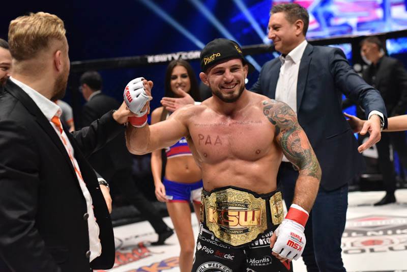 Mankowski finaliza e mantém o cinturão no KSW - Divulgação