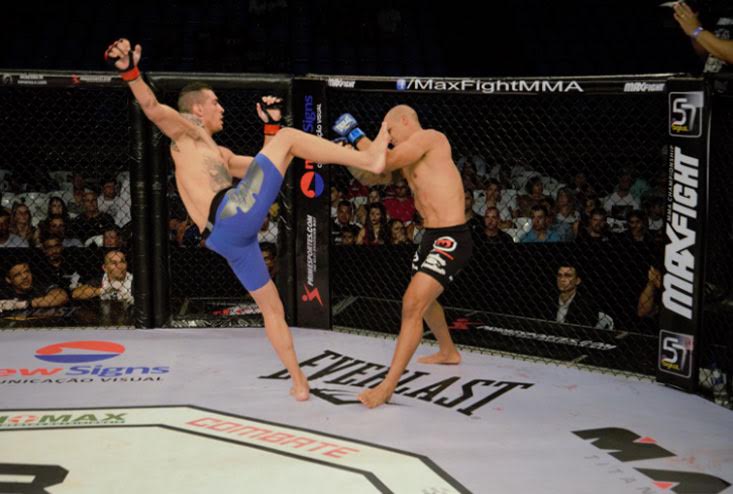 Gaúcho surpreeende Facada e vence no Max Fight - Divulgação/Alexandre Valle
