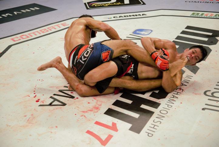 Com finalização, Claudiere Freitas se torna campeão do Max Fight - Divulgação/Alexandre Valle