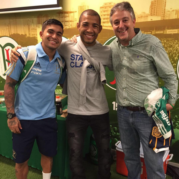 José Aldo comparece a jogo do Palmeiras e manda recado a McGregor pedindo revanche no UFC - Reprodução