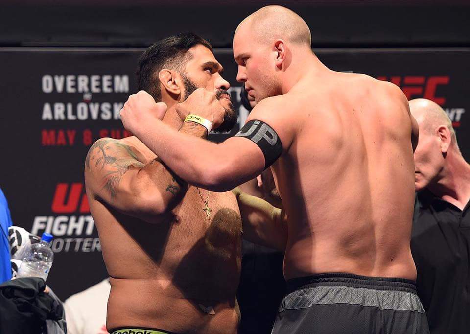 Pezão (esquerda) encara Struve no UFC - Divulgação