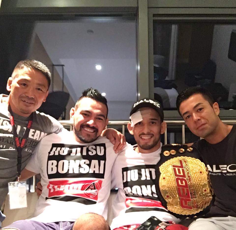 Brasileiro finaliza após virar combate no Rebel FC - Reprodução