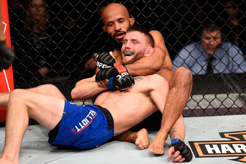 Johnson usa luta no solo para conquistar nona defesa de título no UFC - Divulgação
