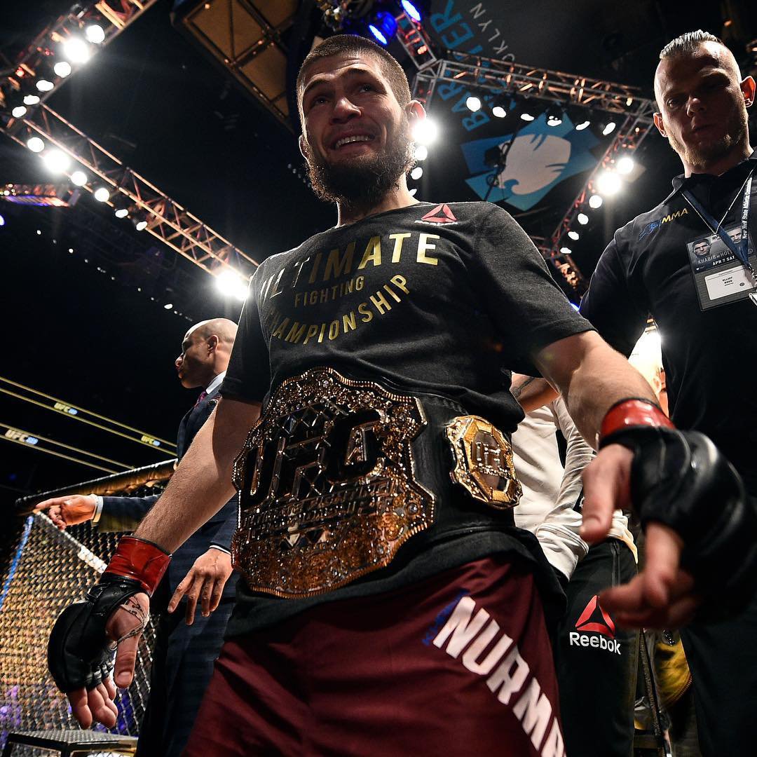 Ex-campeão do UFC, Khabib Nurmagomedov assina contrato com